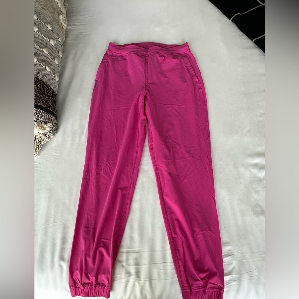 Like new Lululemon adapted state jogger in sonic pink size 8